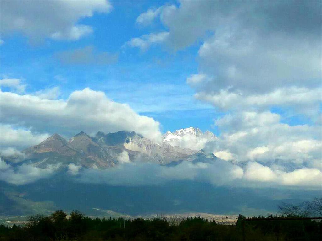 Lijiang Baisha Free Time Designed Hotel Exterior foto