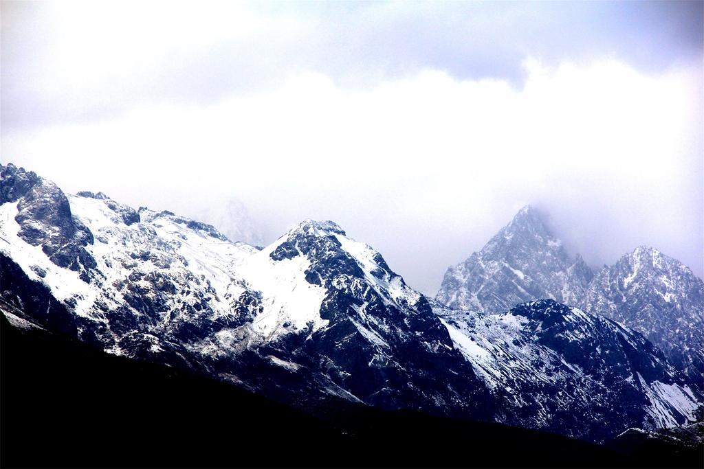 Lijiang Baisha Free Time Designed Hotel Exterior foto